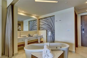 Luxury Junior Suite Swim Out Diamond Club